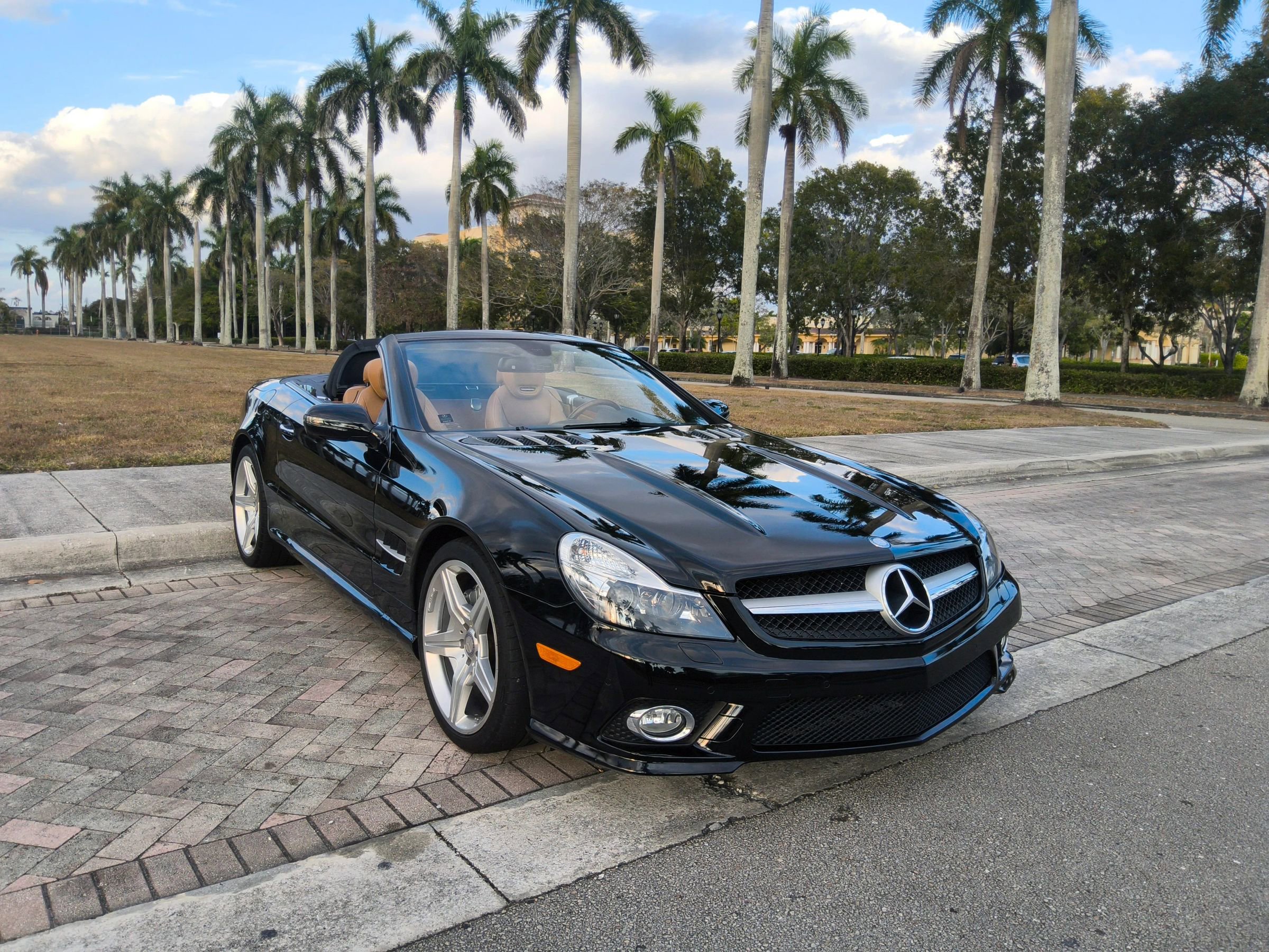 Used 2012 Mercedes-Benz SL 550 image 1