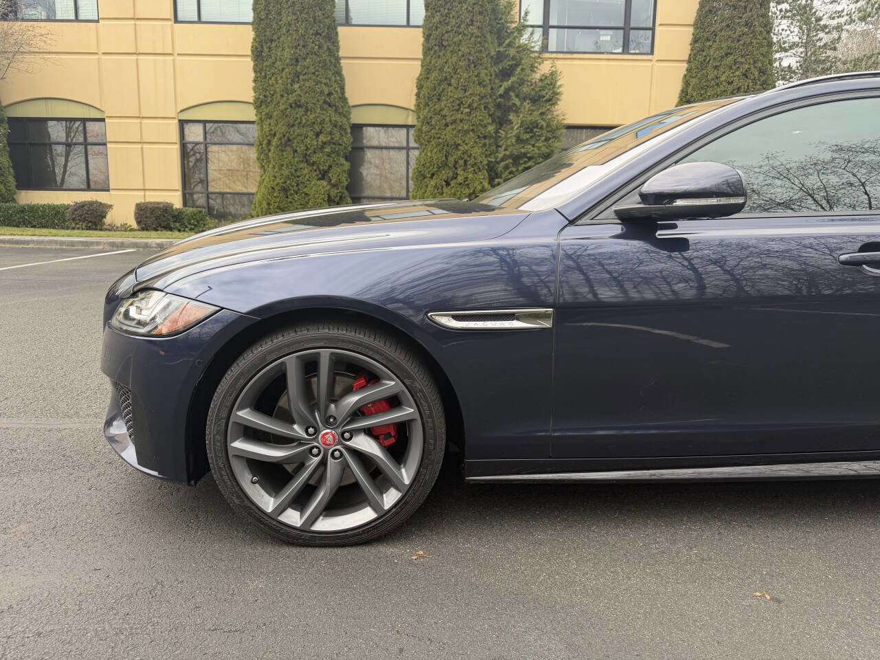 Used 2018 Jaguar XF S image 11