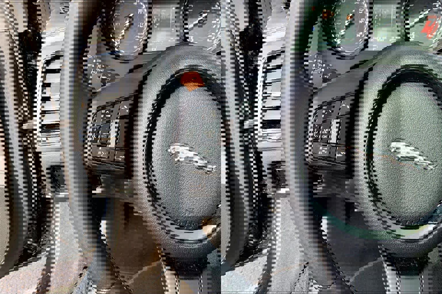 Used 2015 Jaguar F-TYPE S image 21