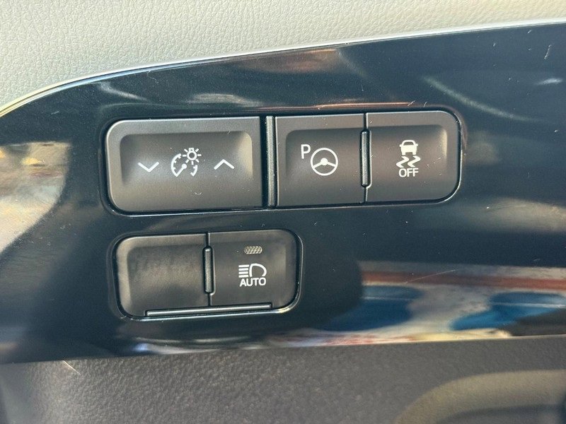 Used 2022 Toyota Prius XLE image 24