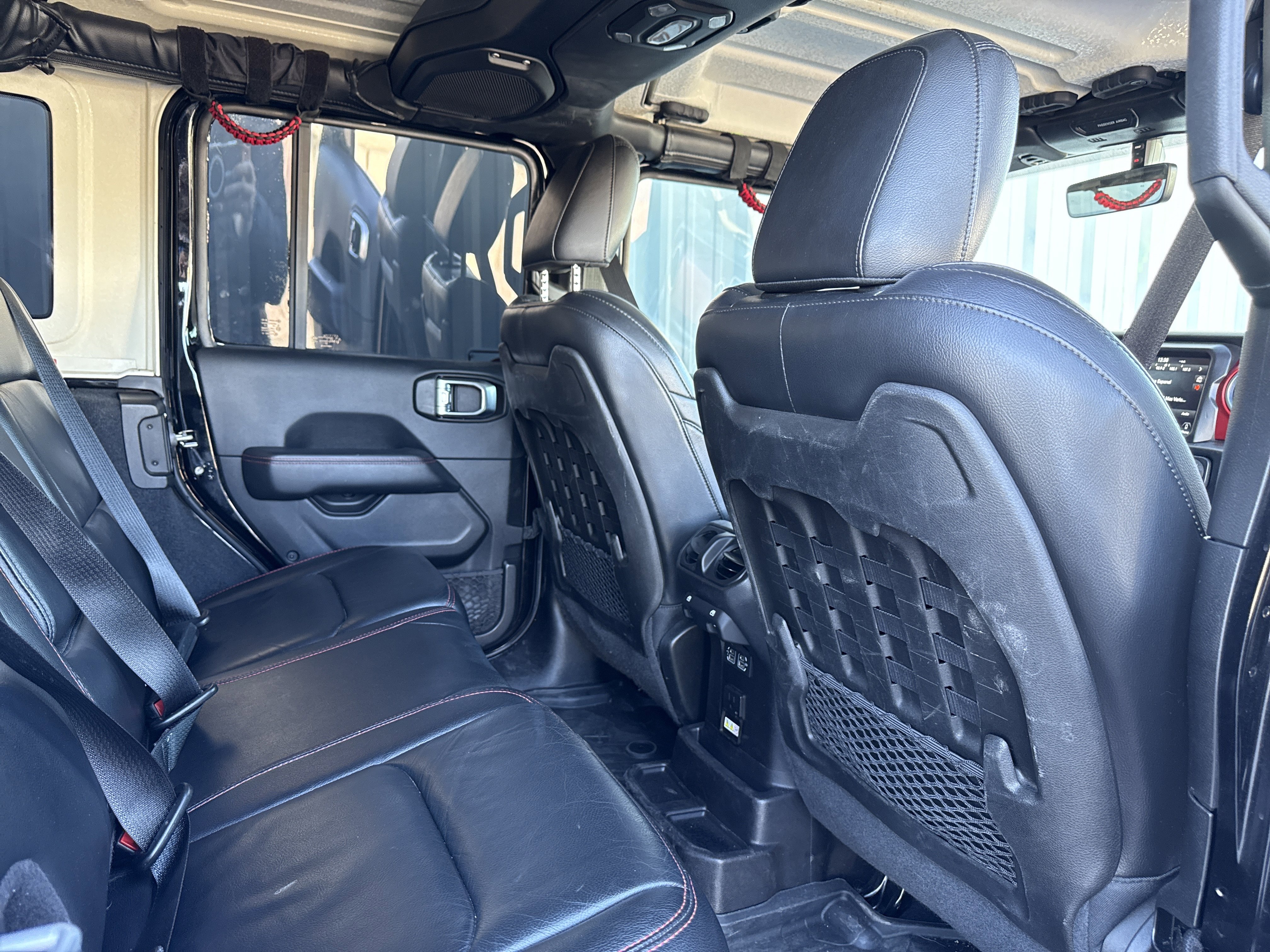 Used 2018 Jeep Wrangler Unlimited Rubicon image 48