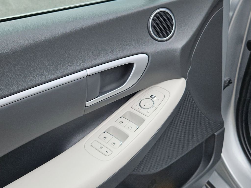 Used 2025 Hyundai Sonata SEL FWD image 15