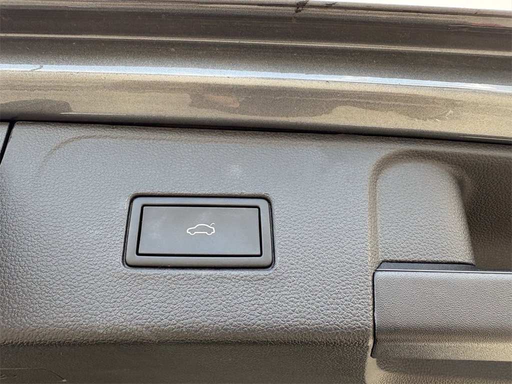 Used 2023 Volkswagen Atlas SE w/ Black Wheel Package image 28