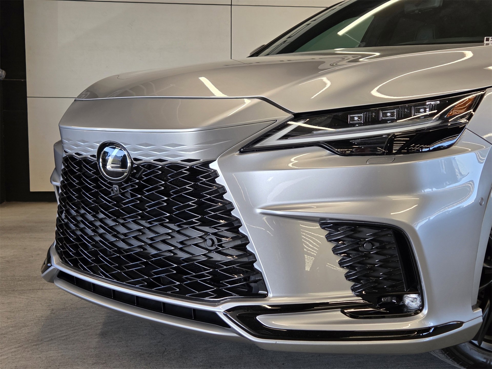 Used 2024 Lexus RX 500h F Sport w/ Convenience Package image 24