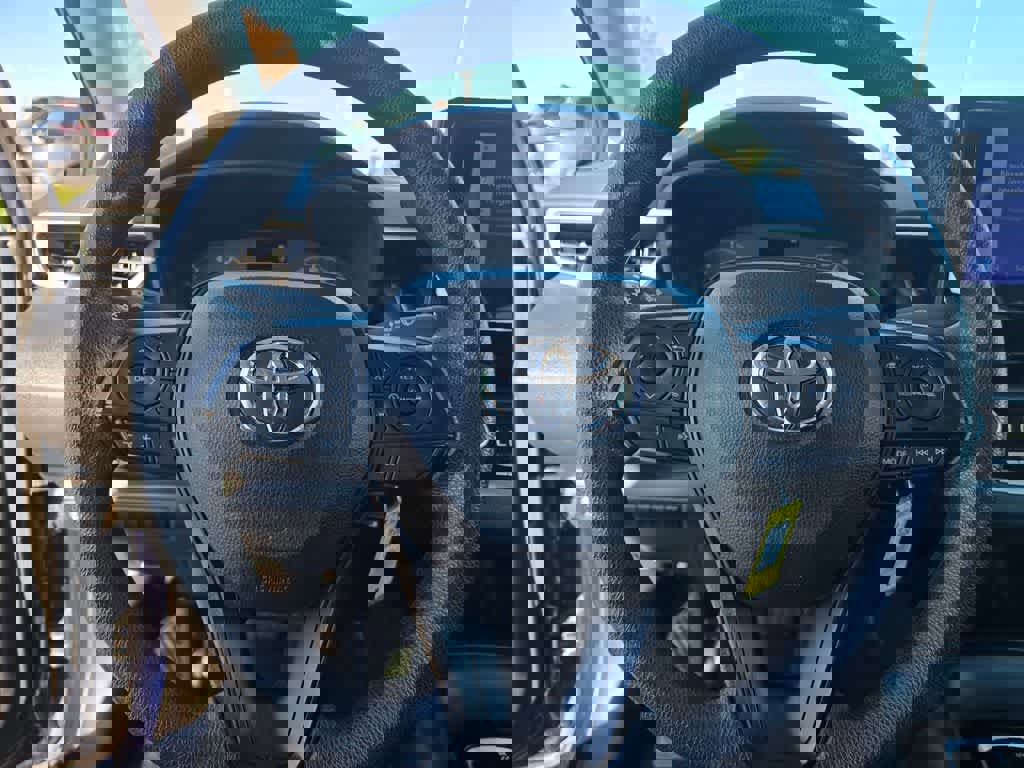 Used 2023 Toyota Corolla LE image 21