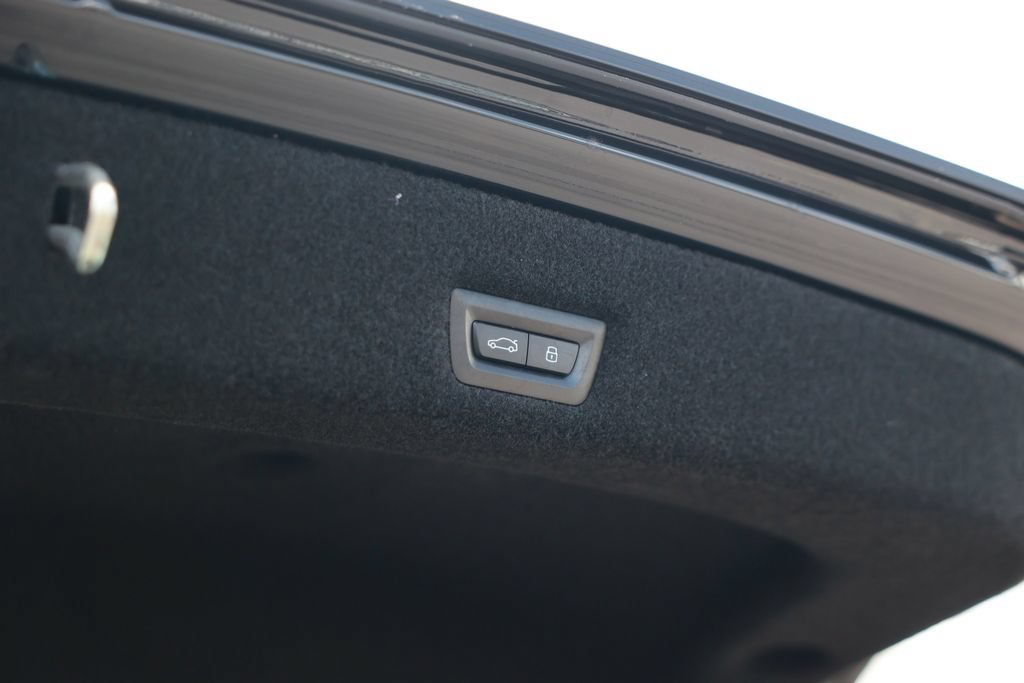 Used 2023 BMW 760i xDrive AWD/4WD image 41