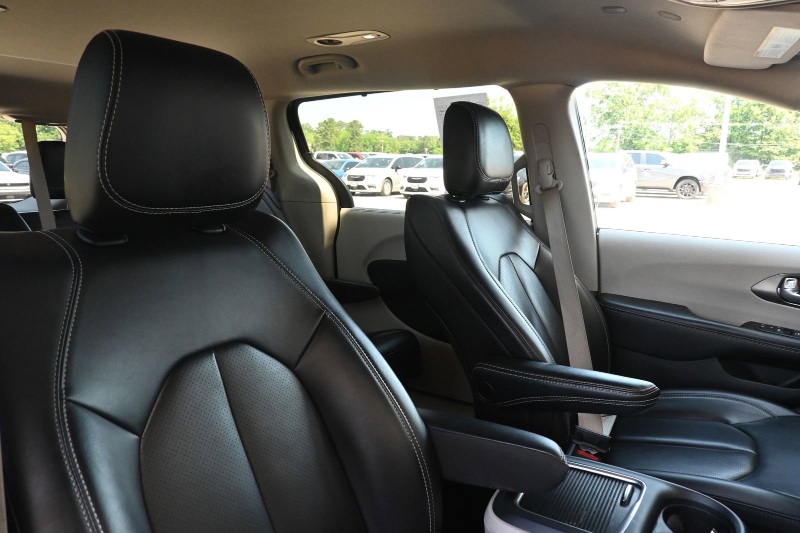 Used 2023 Chrysler Pacifica Touring-L FWD image 36