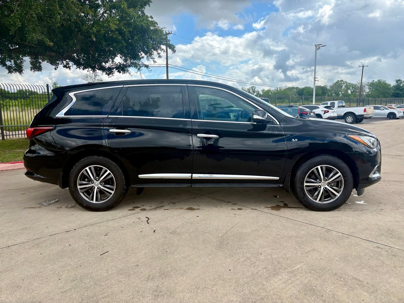 Used 2019 INFINITI QX60 Pure FWD image 2