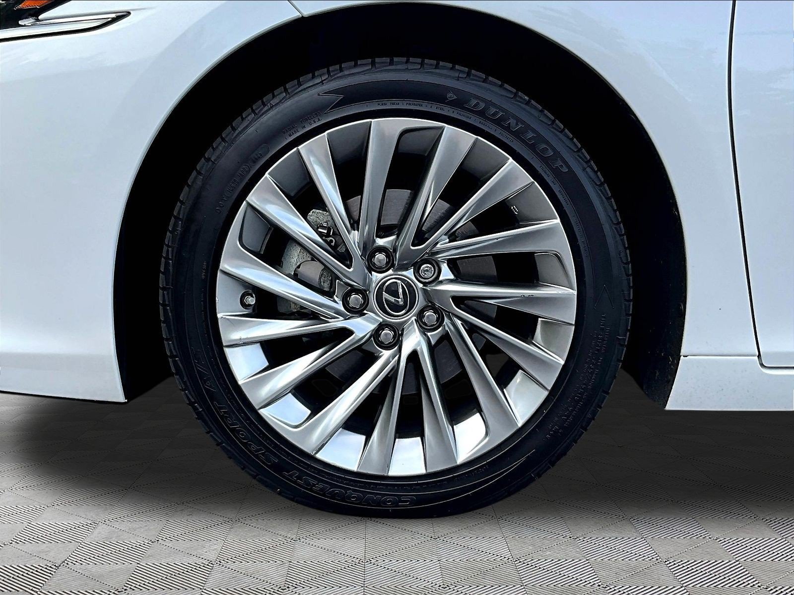 Used 2023 Lexus ES 300h w/ Accessory Package (Z2) FWD image 34