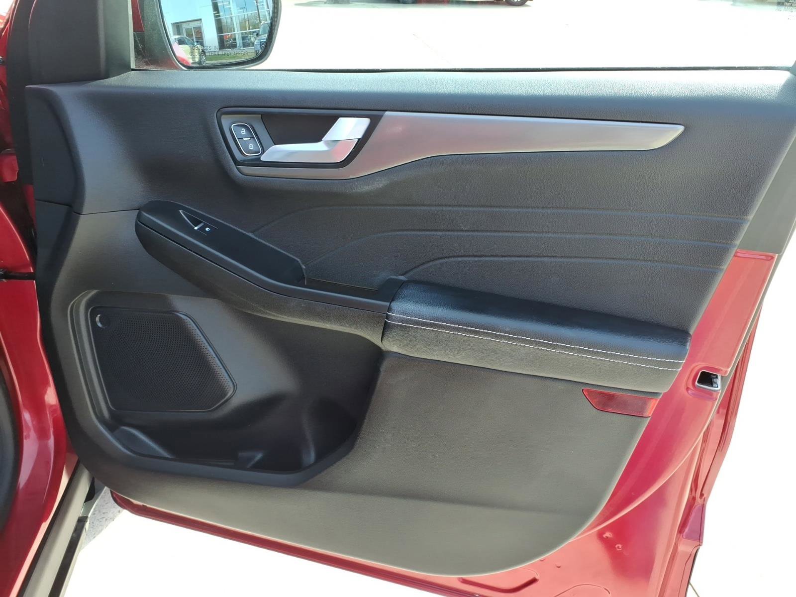 Used 2024 Ford Escape SE image 7