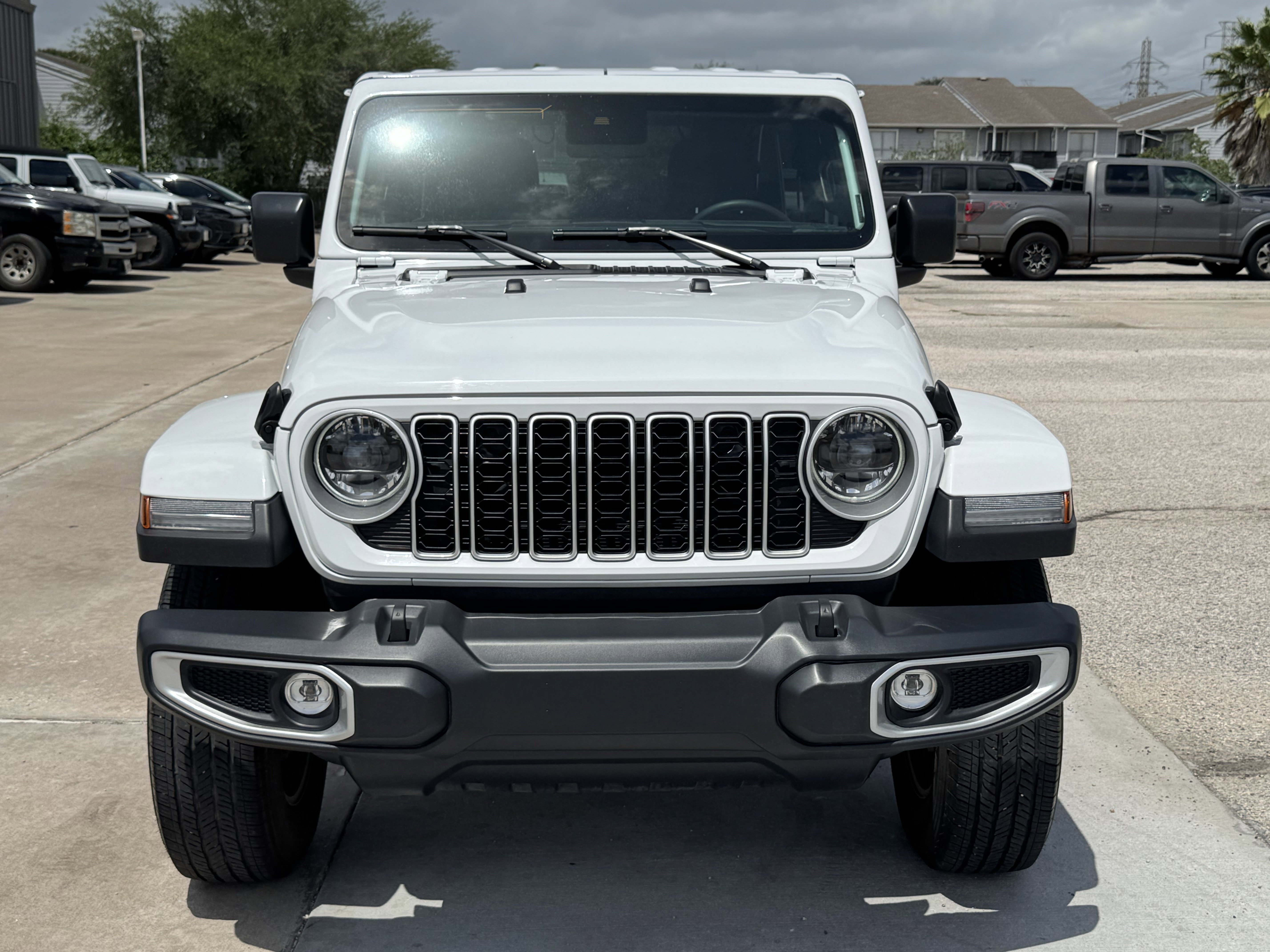 Used 2025 Jeep Wrangler Sahara image 3
