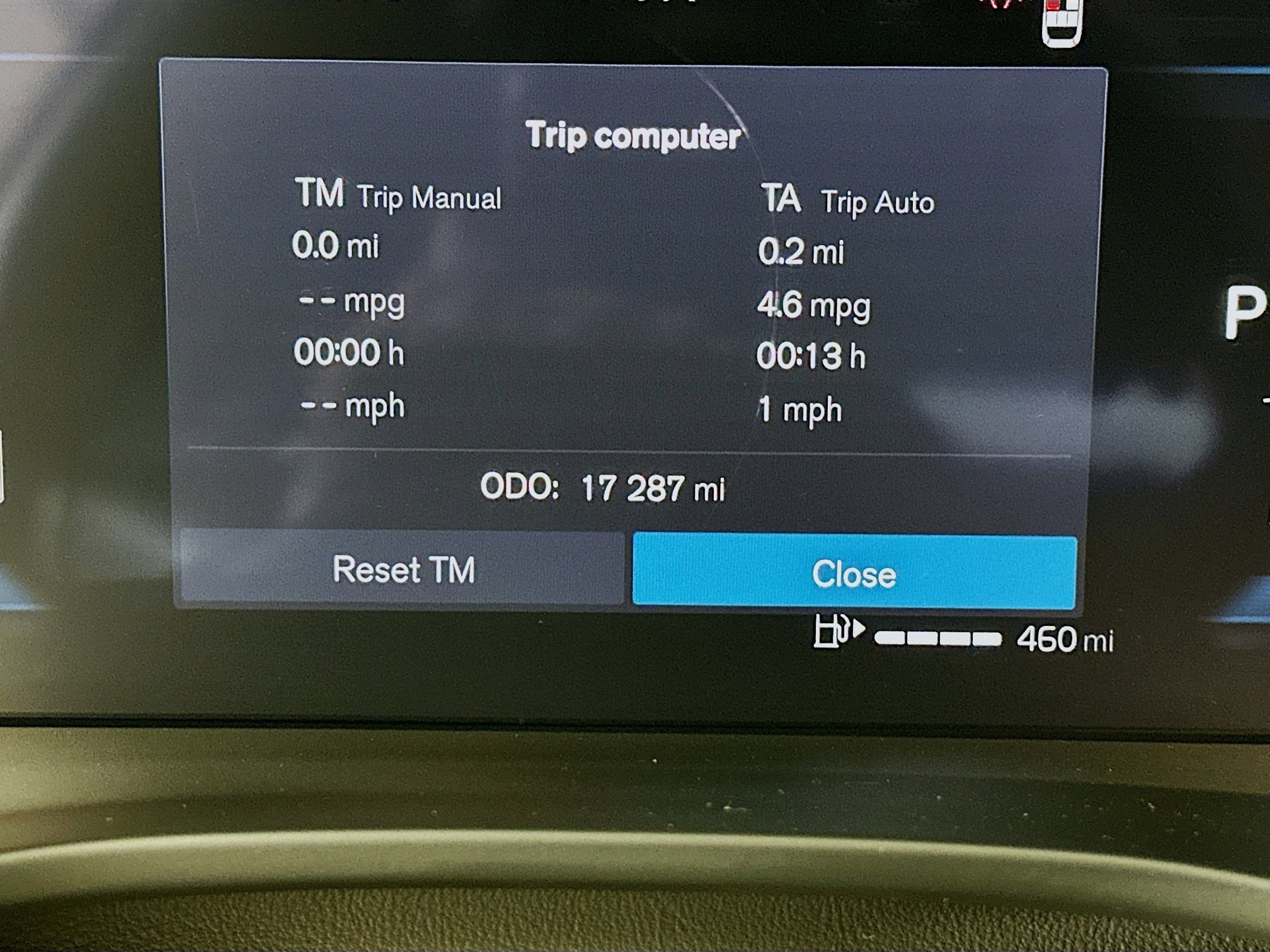 Used 2025 Volvo XC40 B5 Plus image 18