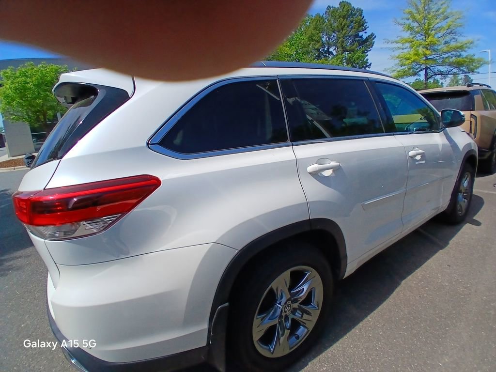 Used 2017 Toyota Highlander Limited image 7