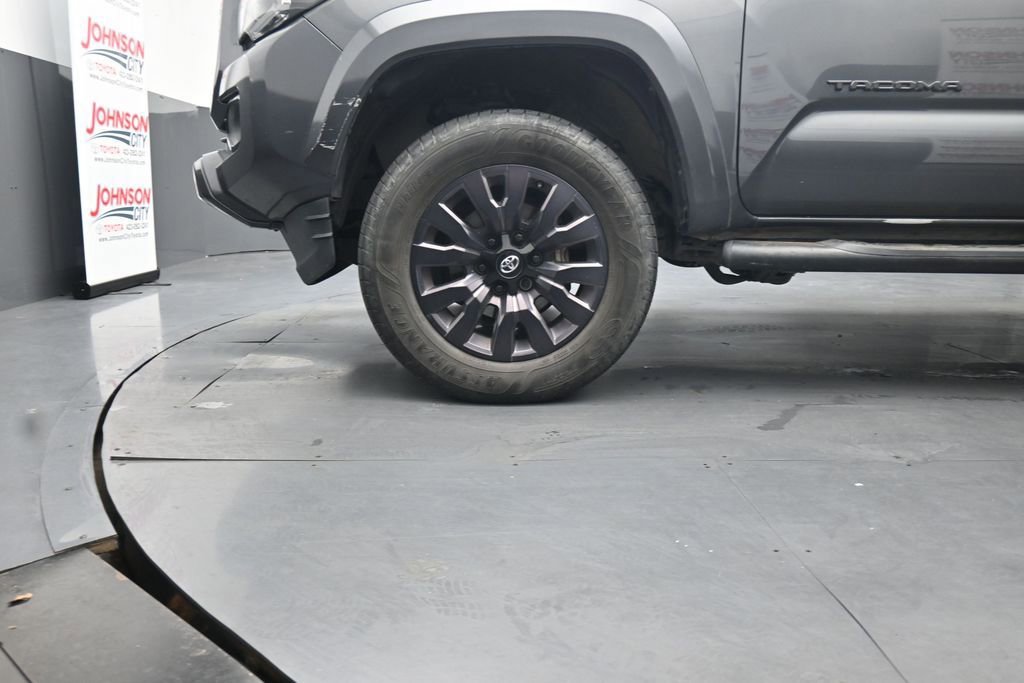 Used 2021 Toyota Tacoma Limited w/ Nightshade Package AWD/4WD image 15