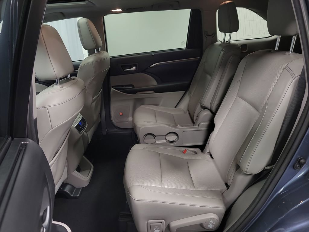 Used 2017 Toyota Highlander Limited image 23