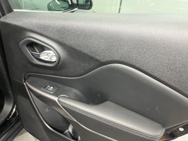 Used 2022 Jeep Cherokee Latitude Lux AWD/4WD image 28