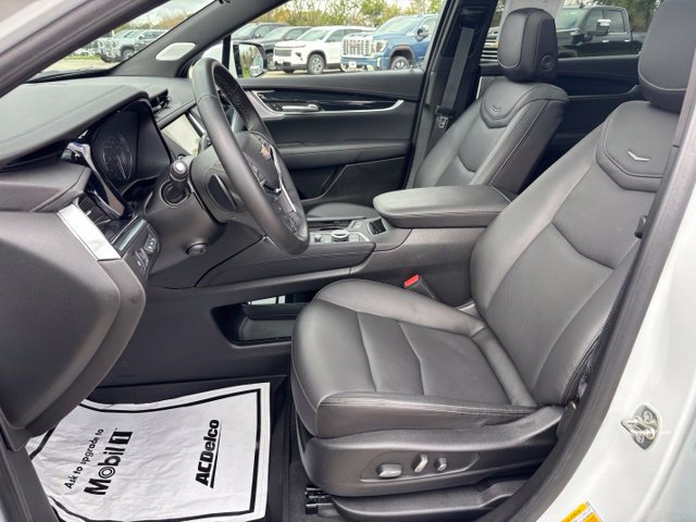 Certified 2025 Cadillac XT5 Premium Luxury w/ Technology Package AWD/4WD image 17