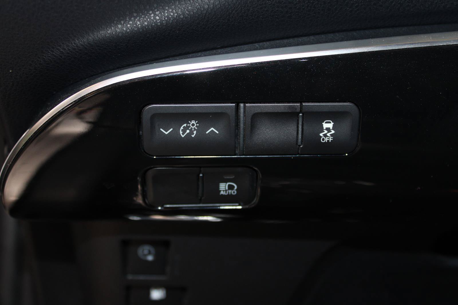 Used 2021 Toyota Prius Prime XLE FWD image 18