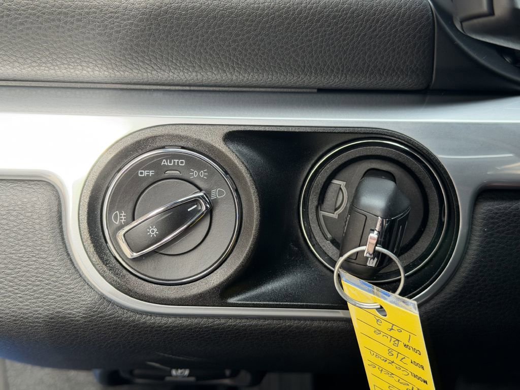 Used 2025 Porsche 718 Cayman w/ Sport Chrono Package image 28