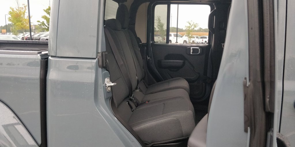 New 2025 Jeep Gladiator Sport image 37