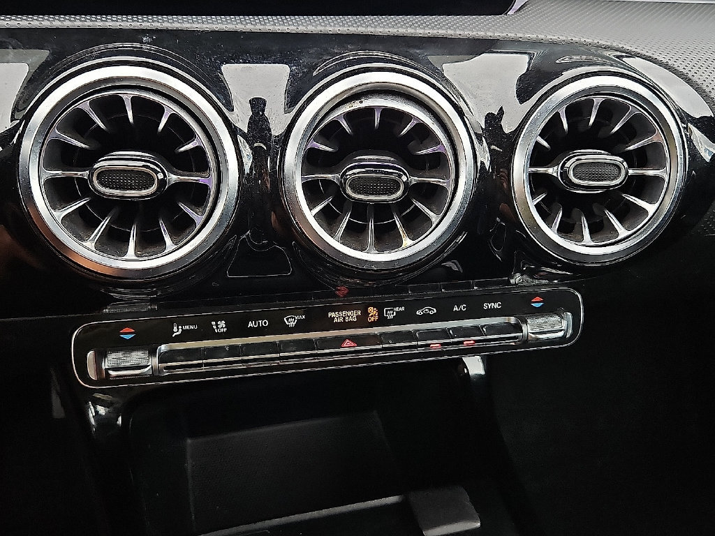 Used 2022 Mercedes-Benz CLA 250 image 25