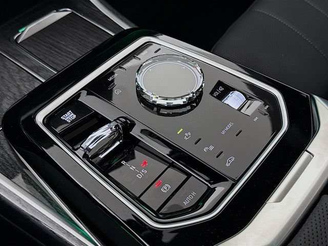 Used 2025 BMW 760i xDrive AWD/4WD image 17