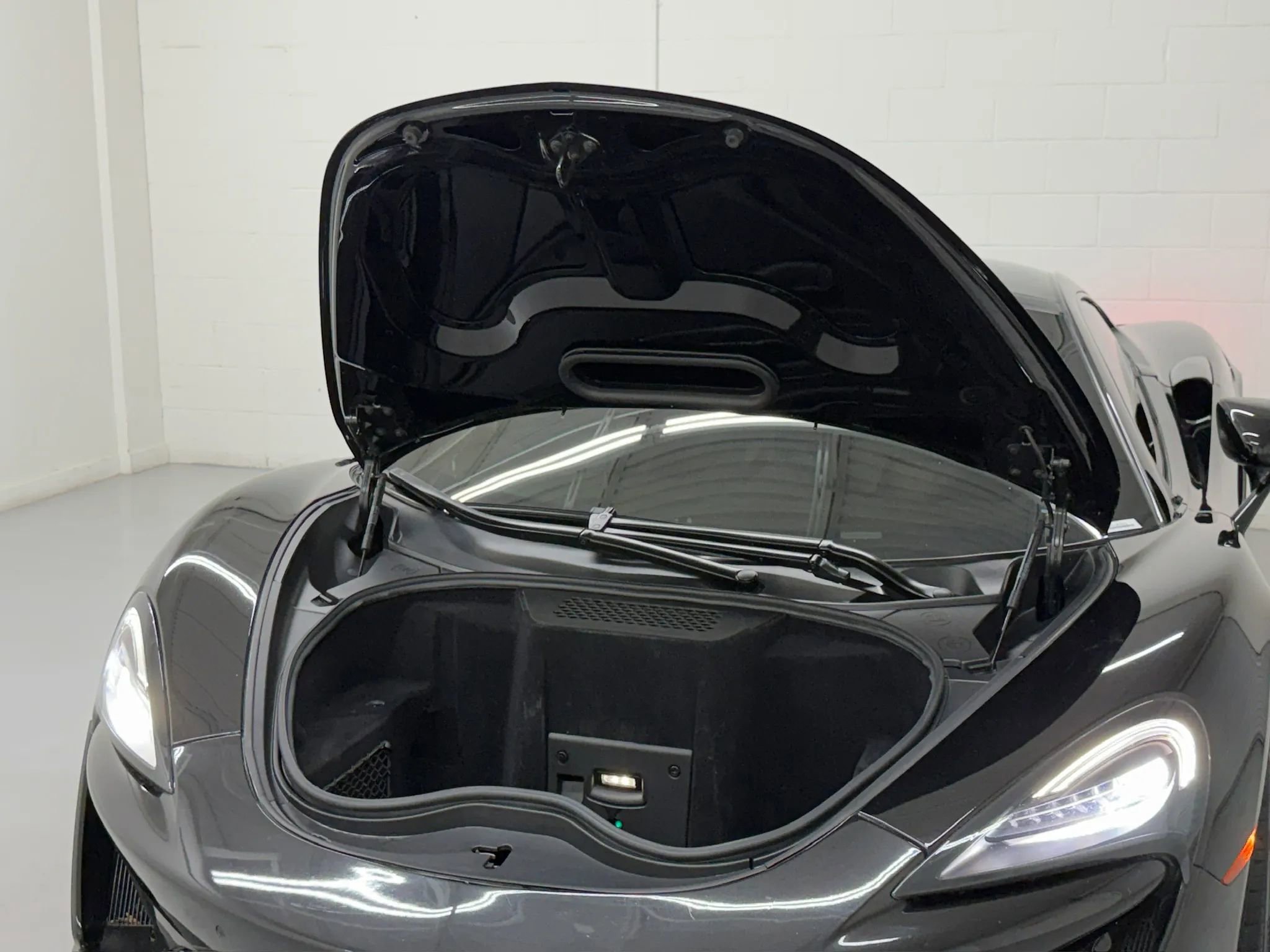 Used 2017 McLaren 570S RWD image 35