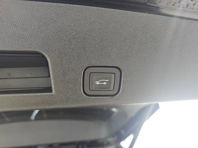 Used 2025 Buick Enclave Sport Touring image 19