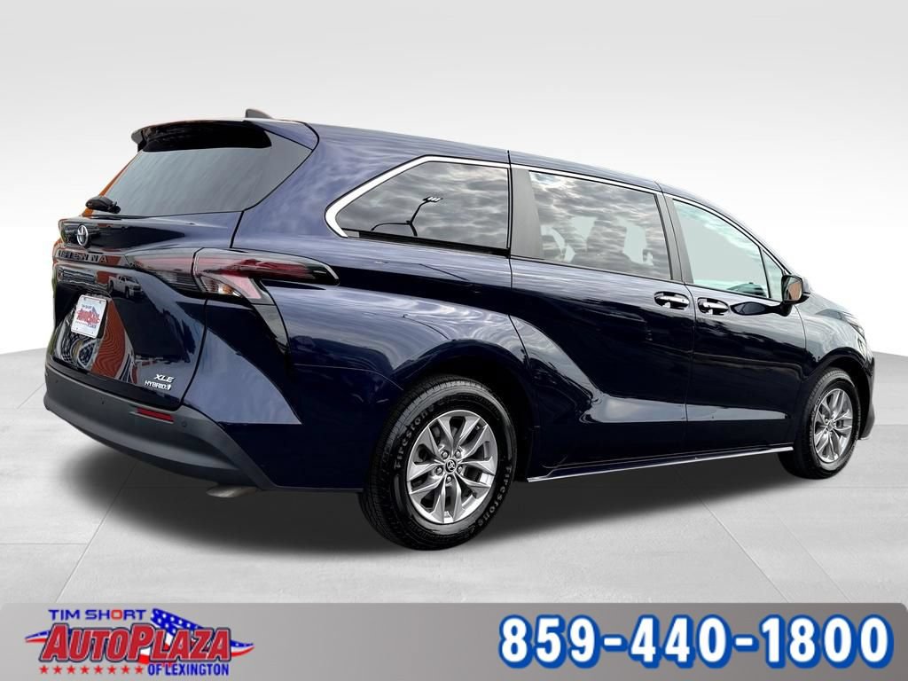 Used 2024 Toyota Sienna XLE FWD image 10