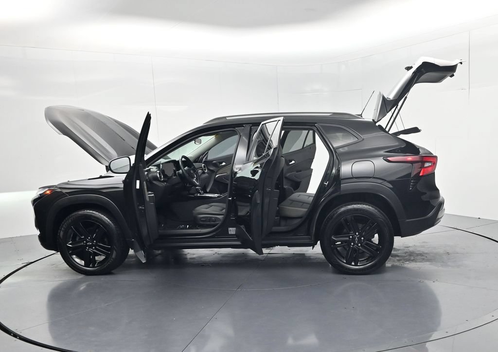 Used 2024 Chevrolet Trax ACTIV w/ Sunroof Package FWD image 62