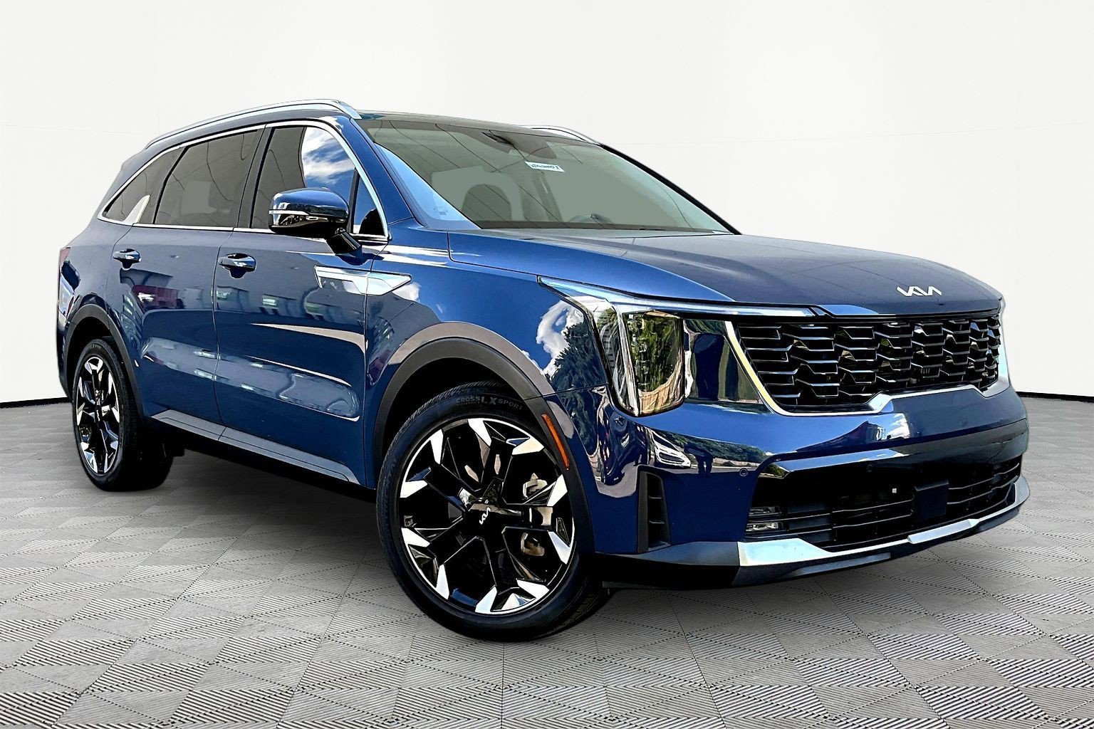 Used 2024 Kia Sorento EX w/ Panoramic Sunroof Package FWD image 3