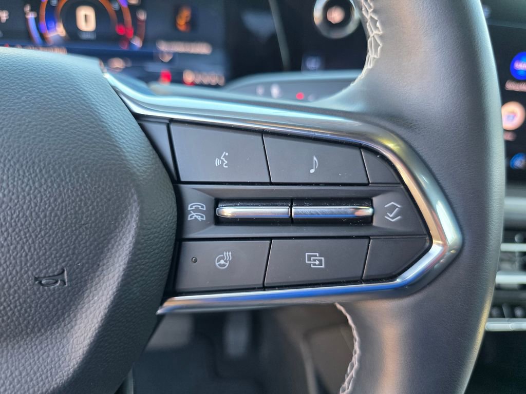 Used 2024 Chevrolet Traverse LT image 23