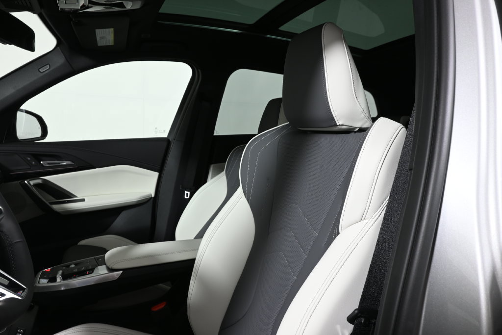 New 2027 BMW X1 xDrive28i AWD/4WD image 16