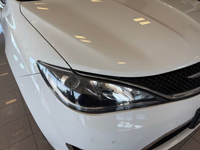 Used 2018 Chrysler Pacifica Limited w/ Tire & Wheel Group image 9