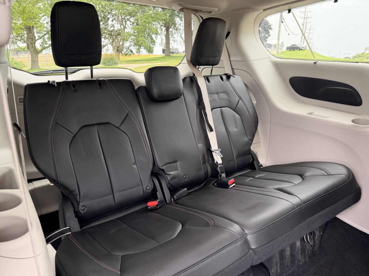 Used 2018 Chrysler Pacifica Touring-L FWD image 27