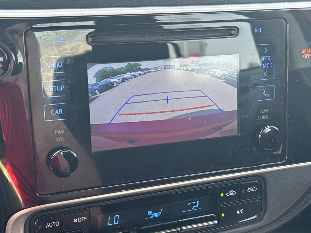 Used 2018 Toyota Corolla LE FWD image 21