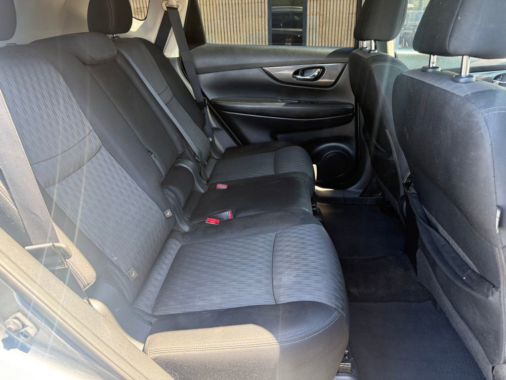 Used 2017 Nissan Rogue SV AWD/4WD image 19