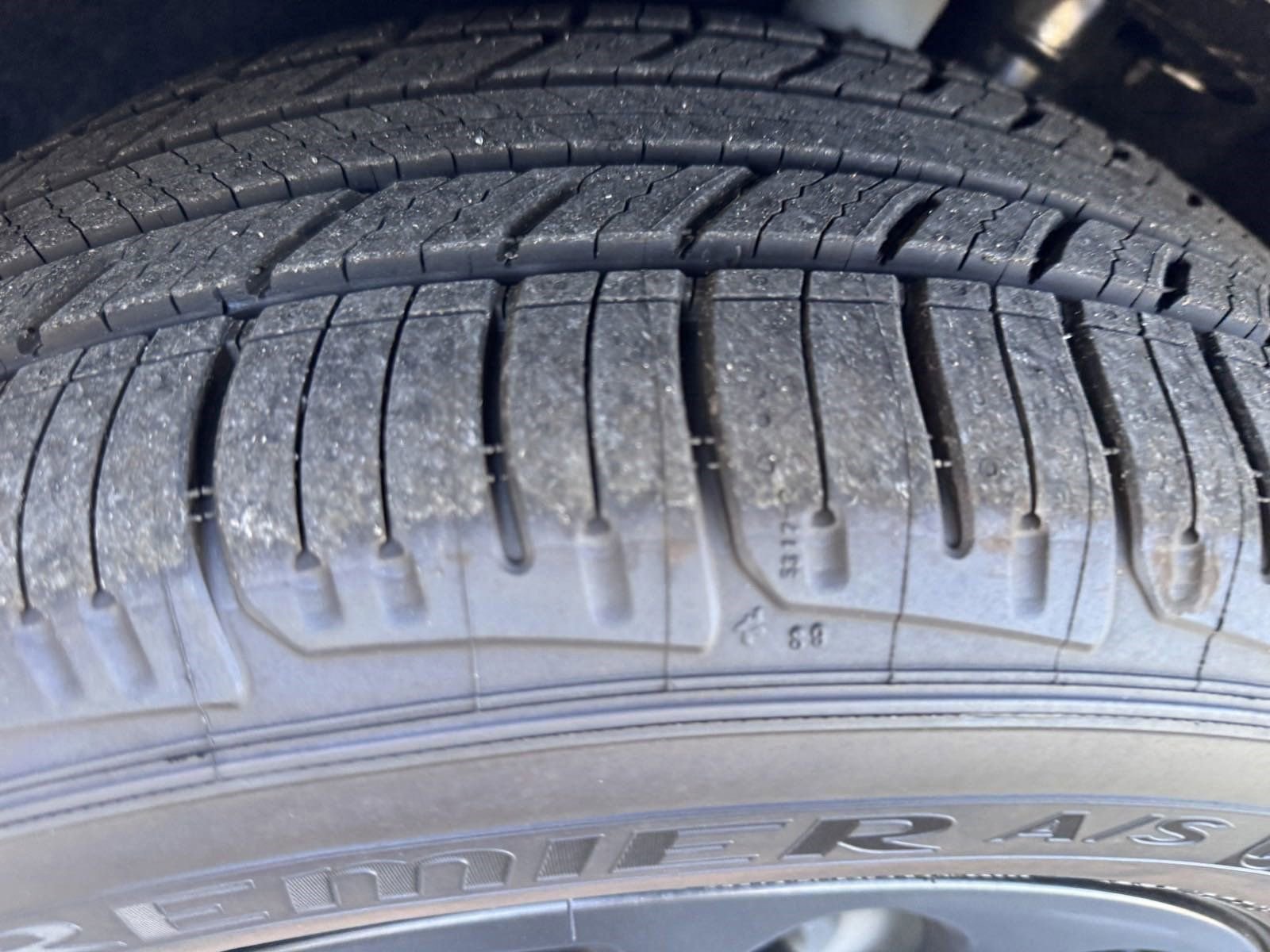 New 2024 Chrysler Pacifica Limited w/ Uconnect Theater Family Group image 17