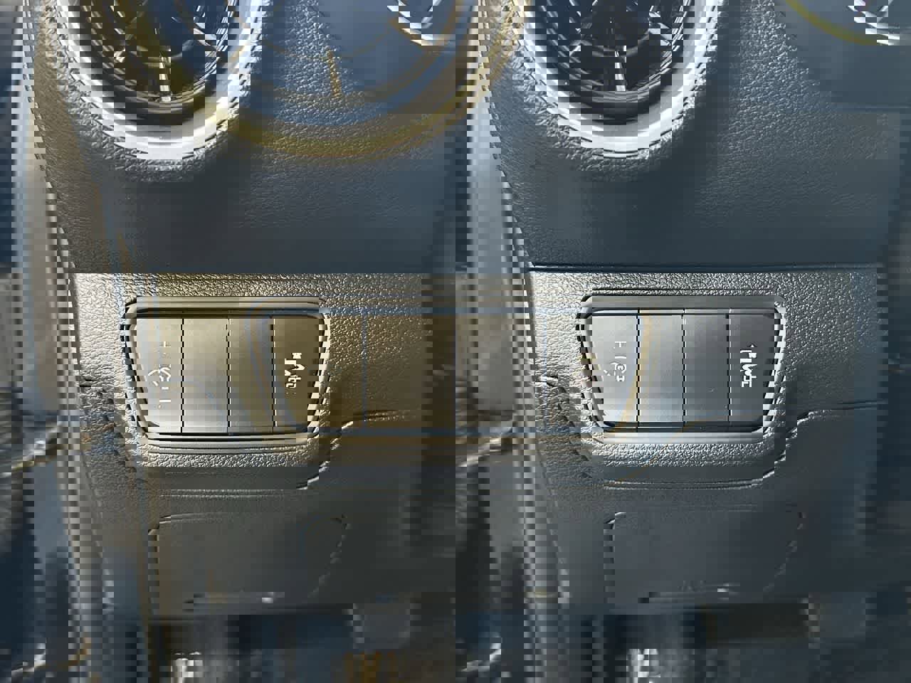 Used 2024 Kia Forte LXS image 12