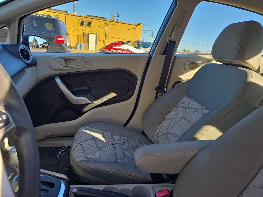 Used 2013 Ford Fiesta SE image 12