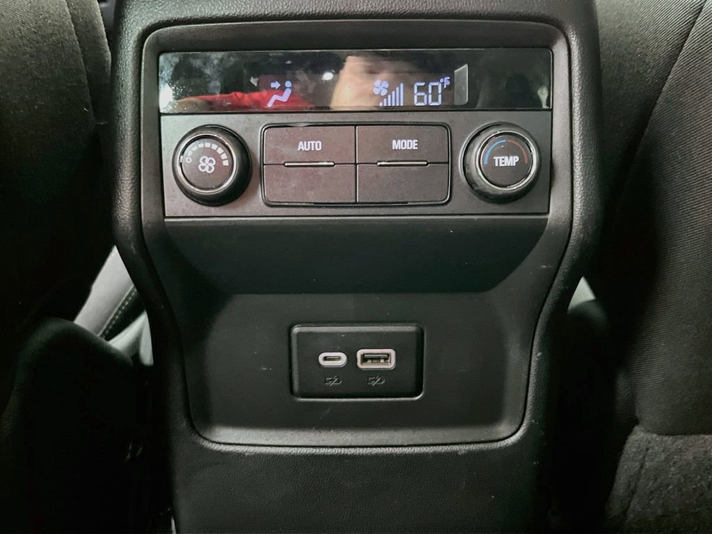 Used 2022 GMC Acadia SLE FWD image 32