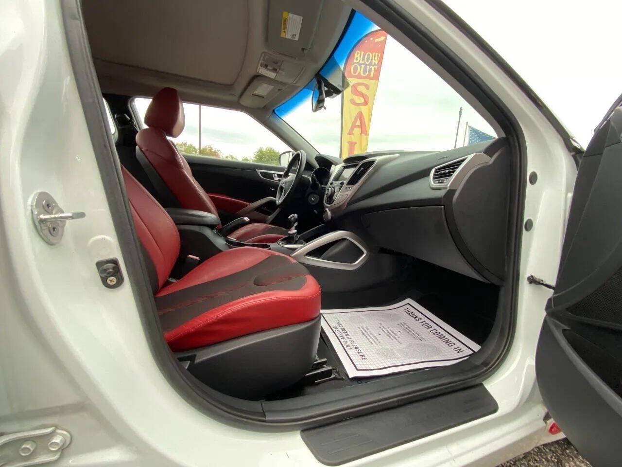 Used 2012 Hyundai Veloster w/ Style Pkg FWD image 11