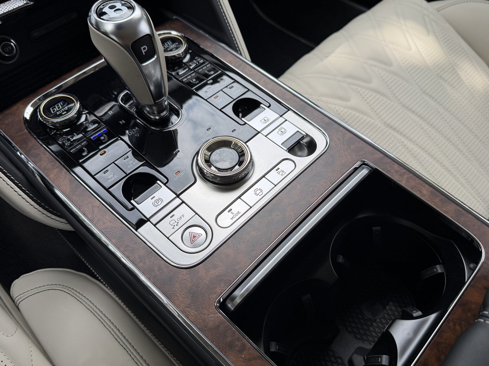 Used 2026 Bentley Flying Spur Azure AWD/4WD image 31