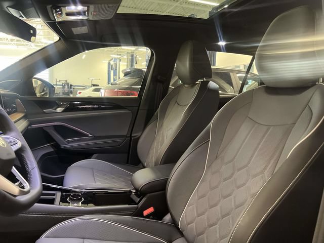 New 2026 Volkswagen Tiguan SEL R-Line AWD/4WD image 12