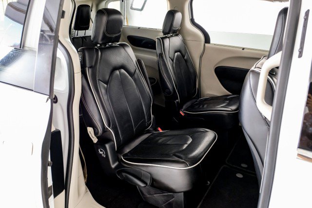 Used 2022 Chrysler Pacifica Limited FWD image 35
