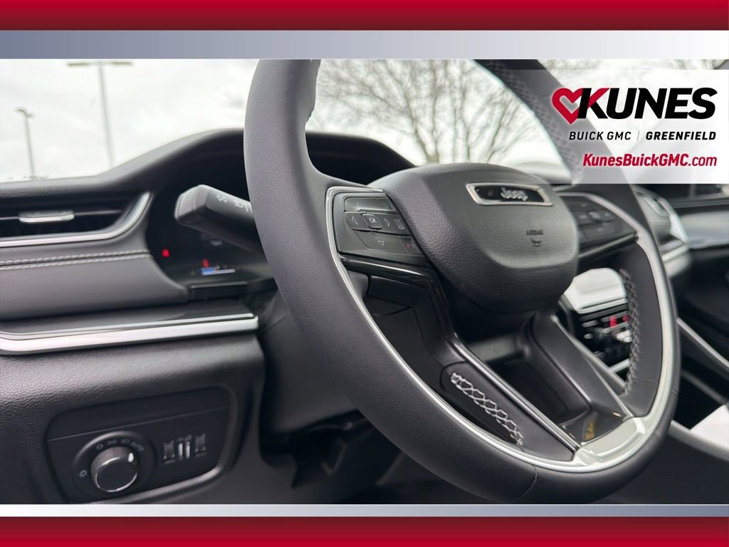 Used 2023 Jeep Grand Cherokee L Laredo image 17