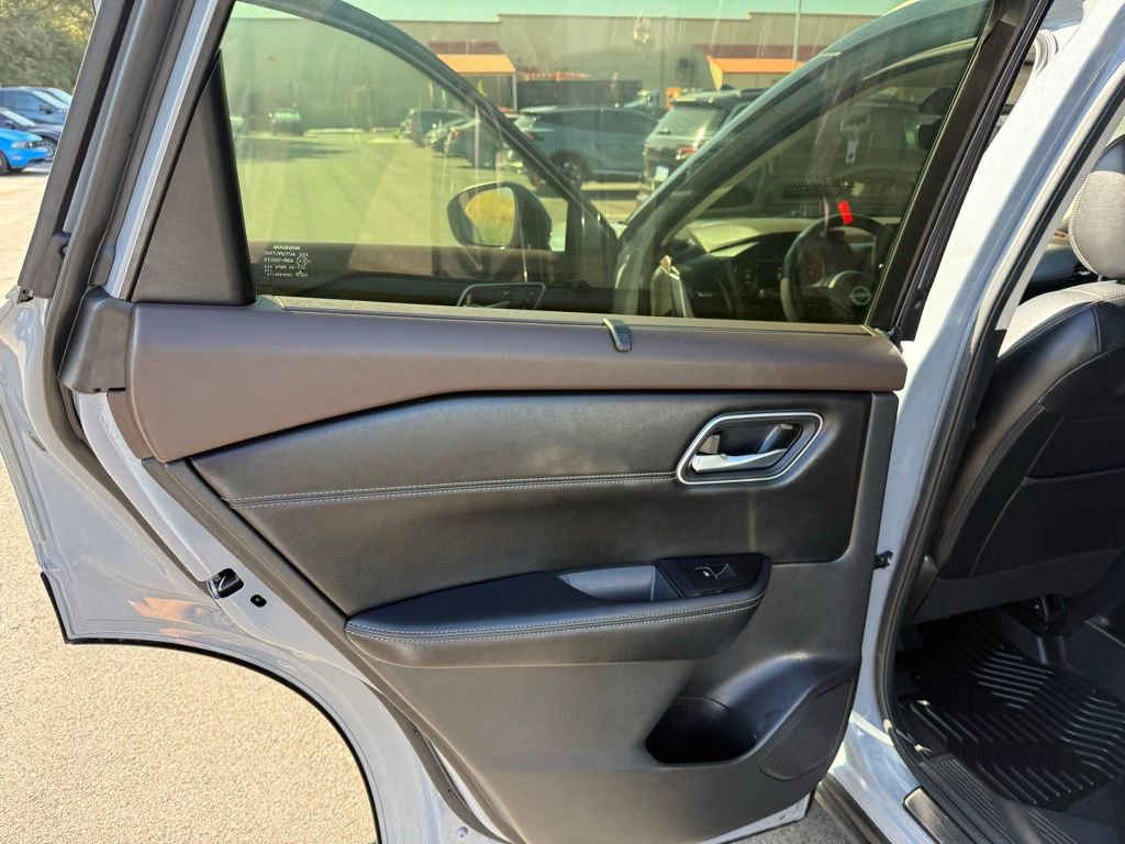 Used 2023 Nissan Rogue Platinum w/ Platinum Premium Package image 22