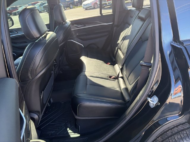 Used 2026 Jeep Grand Cherokee Limited AWD/4WD image 25