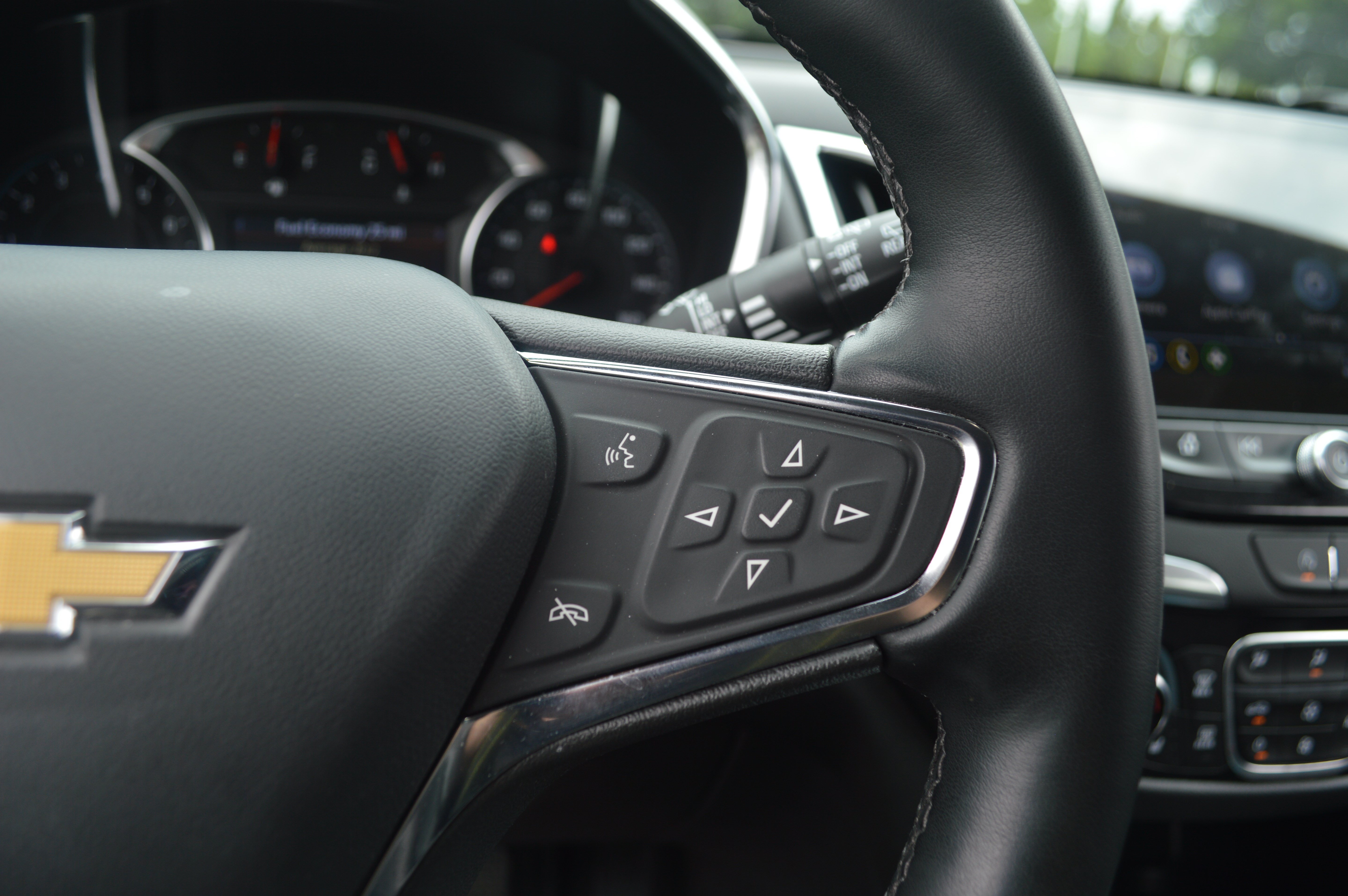 Used 2024 Chevrolet Equinox Premier AWD/4WD image 16