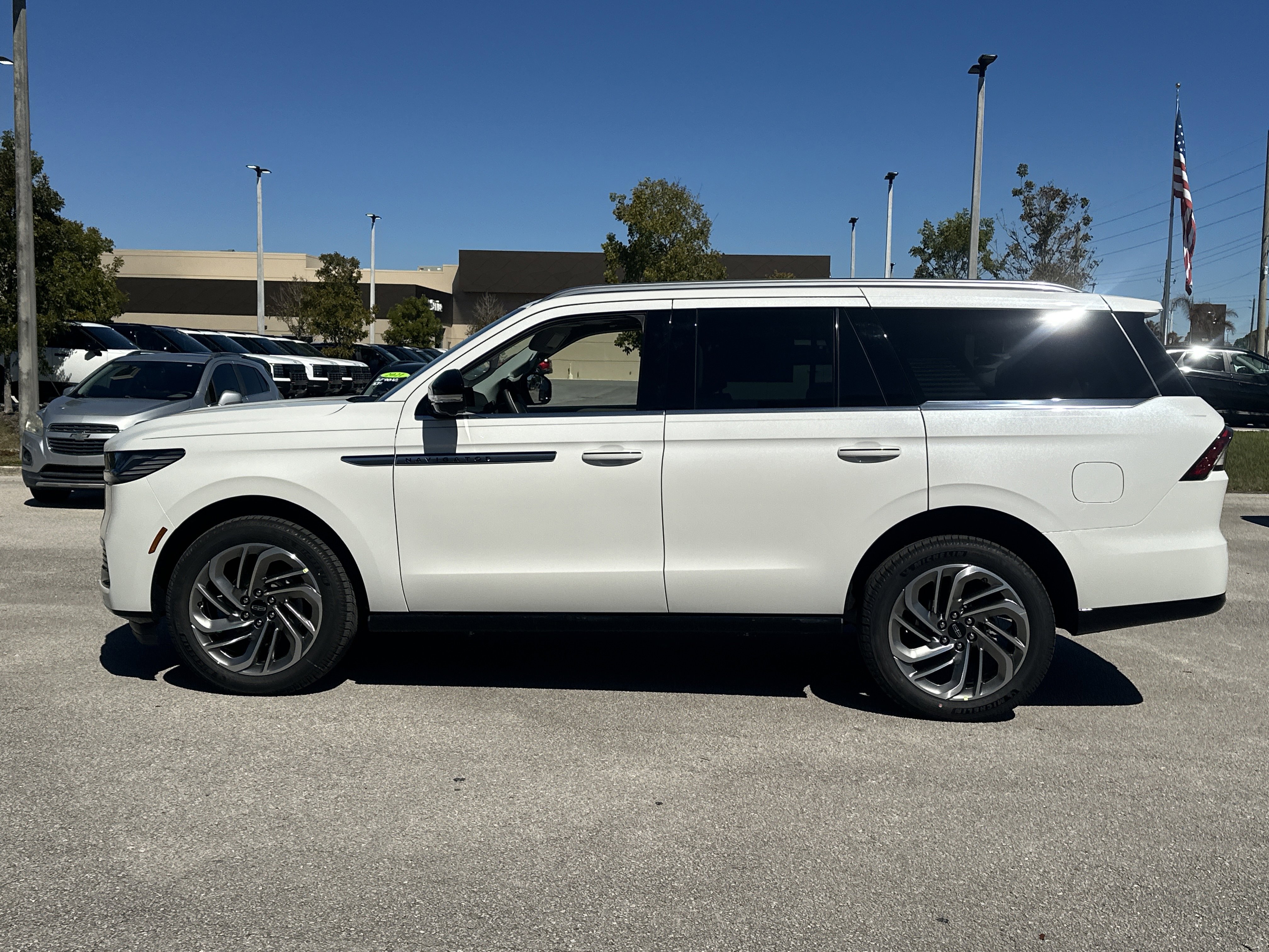 New 2026 Lincoln Navigator Reserve AWD/4WD image 9